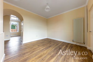 dining room- click for photo gallery